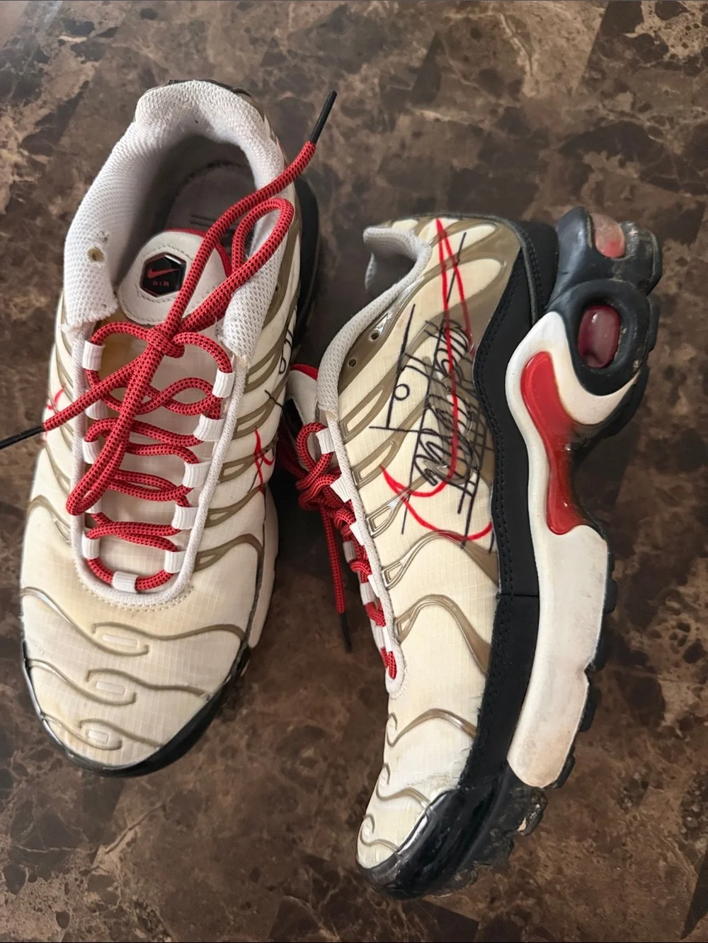 Nike Men’s Sneakers in White, Red and Black